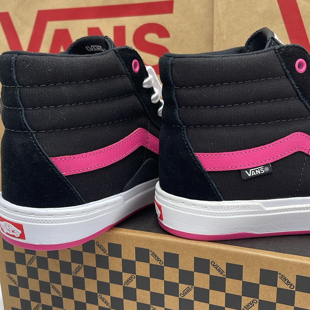 Vans Men’s Bmx Sk8-Hi Black/Magenta
VN0005V0KMN Sneakers - Picture 14 of 16